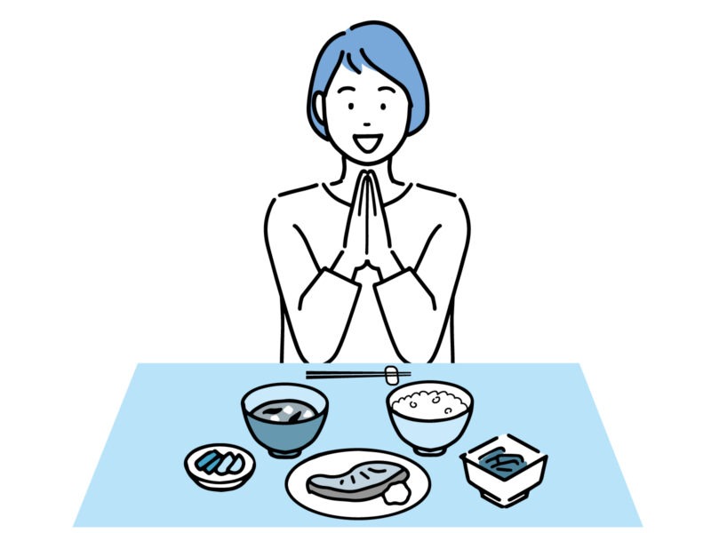 健康的な食事をいただく女性
