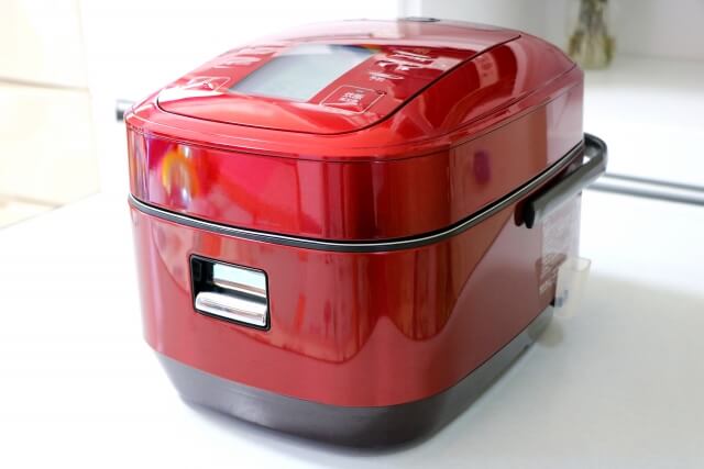 赤い炊飯器