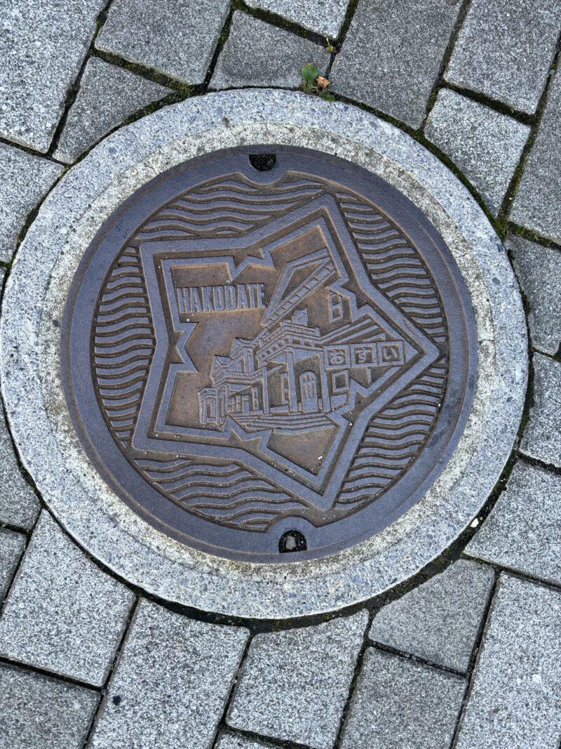函館市五稜郭エリアにあるマンホール