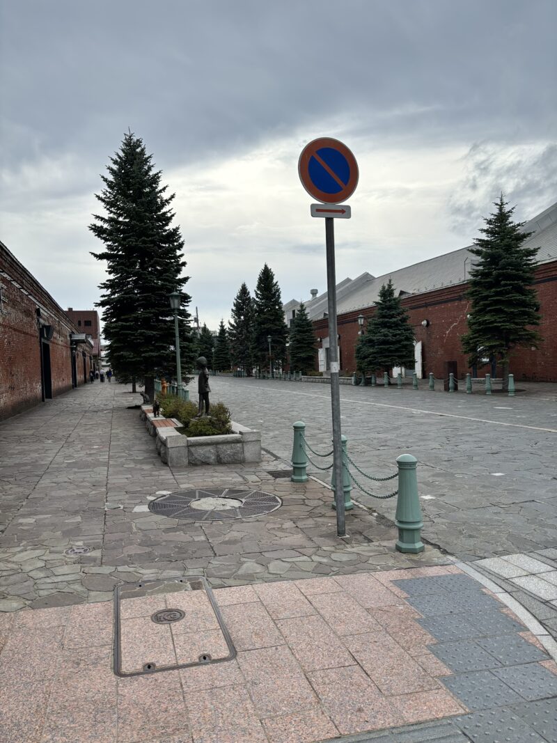 曇りの日の金森赤レンガ倉庫の街並み