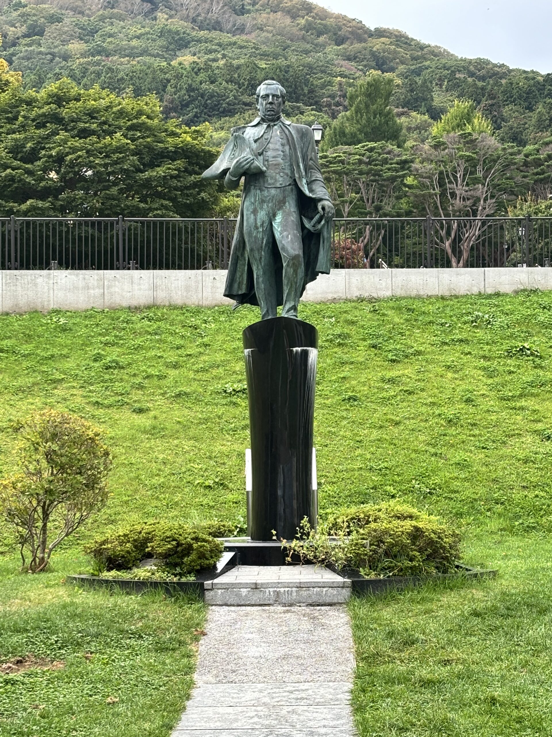 函館・ペリー広場の銅像