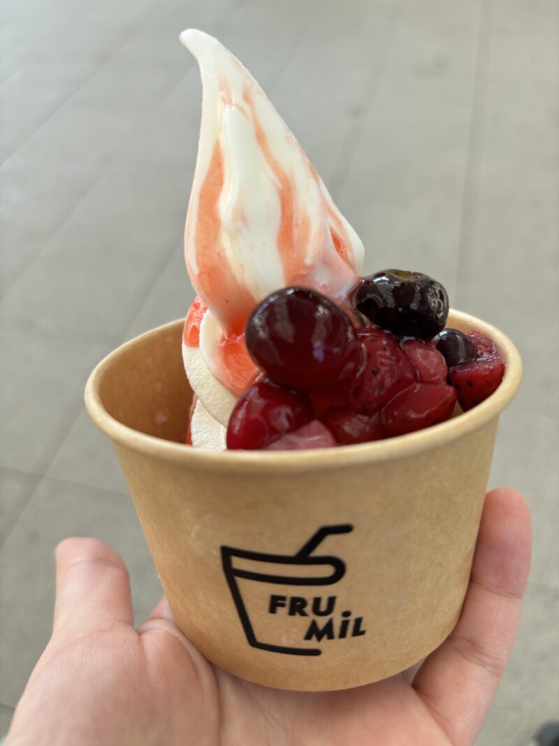 山川牧場のいちごソフトクリーム