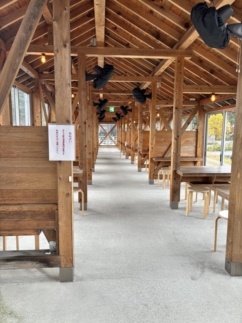 山形東根 石臼十割そば森久のテラス席