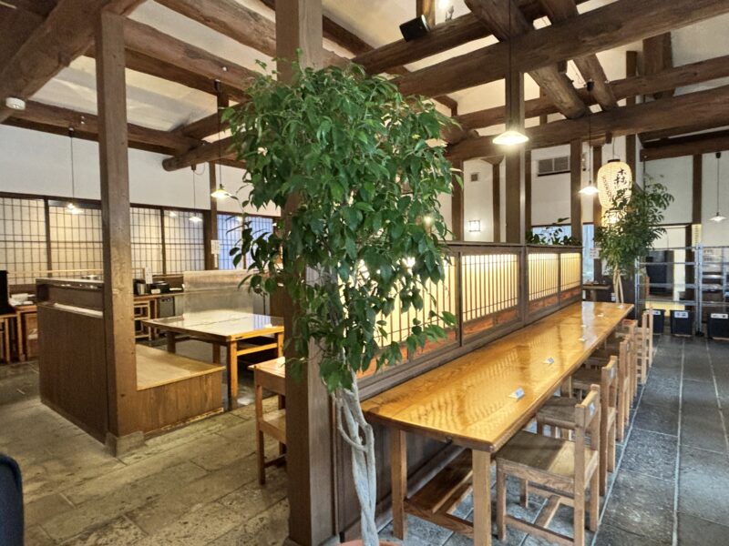 山形東根 石臼十割そば森久の店内の様子