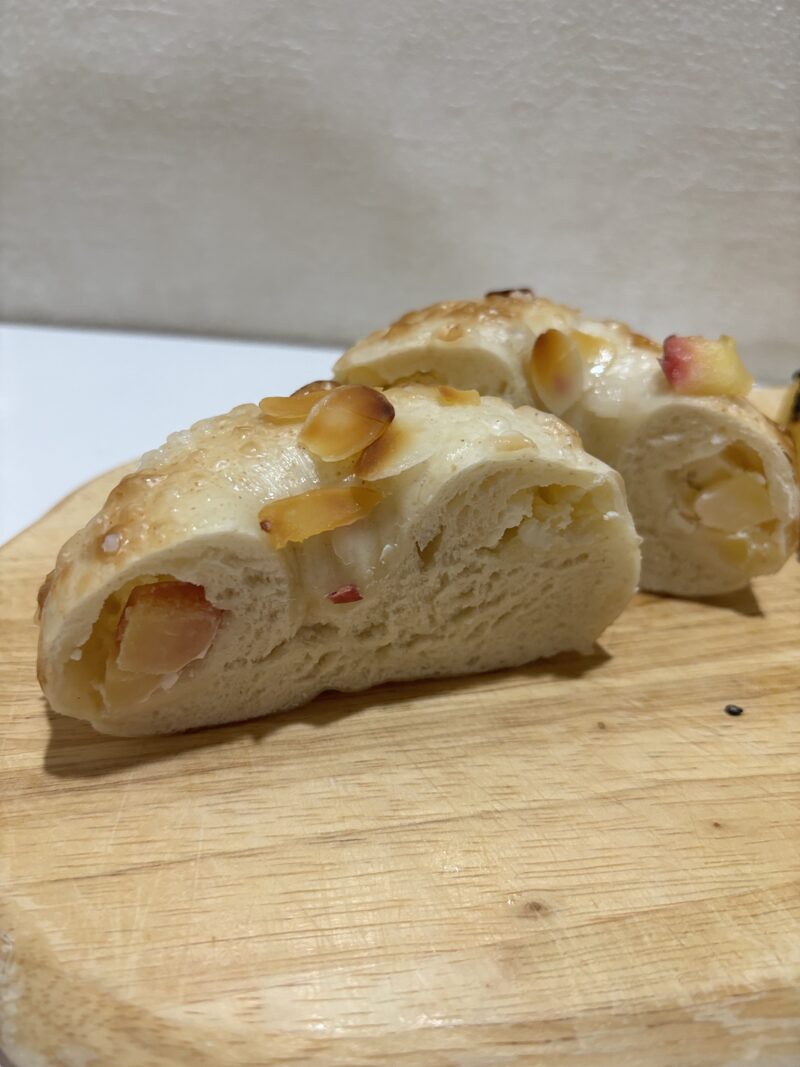 山形東根「山ベーグル」の紅玉クリームチーズ