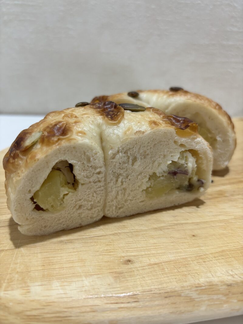 山形東根「山ベーグル」のさつまいもクリームチーズ