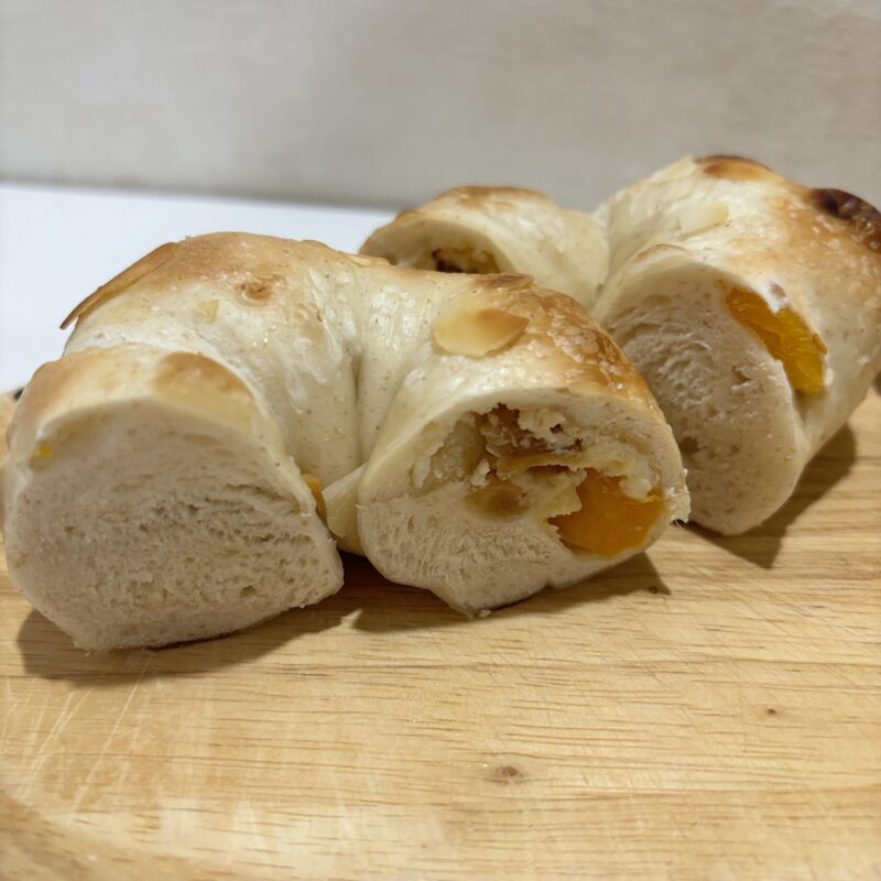 山形東根「山ベーグル」のマンゴーとパインのクリームチーズ