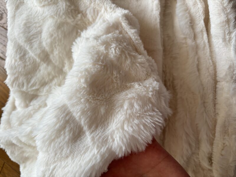 ニトリの「毛布にもなる掛ふとんカバー」のふわふわな手触り