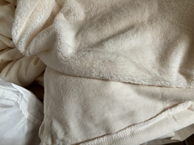 ニトリの「毛布にもなる掛ふとんカバー」は保湿・保温力が高い
