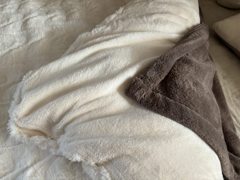 無印の毛布と羽毛布団を組み合わせるとさらに最強