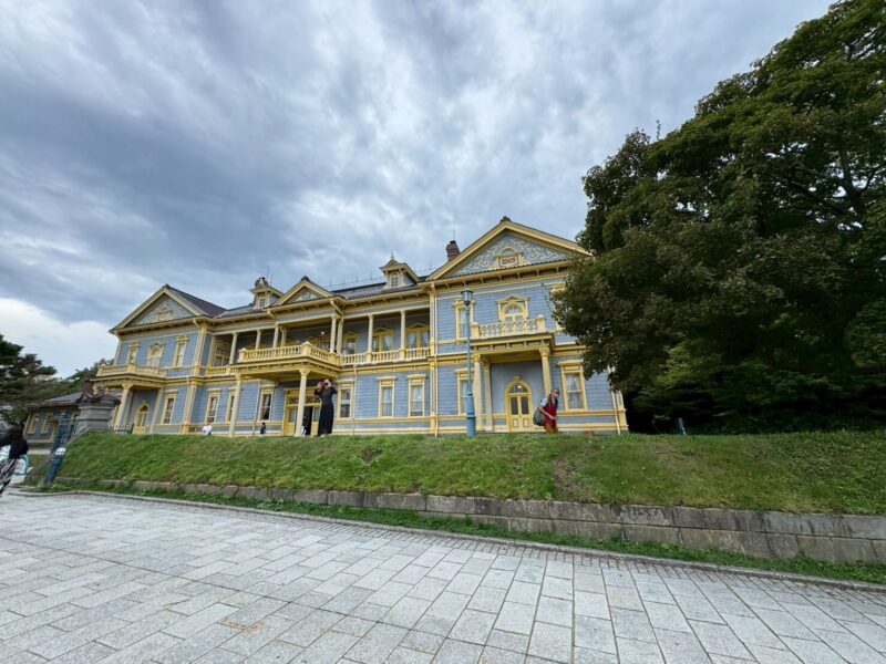 函館市公会堂の右斜から撮影