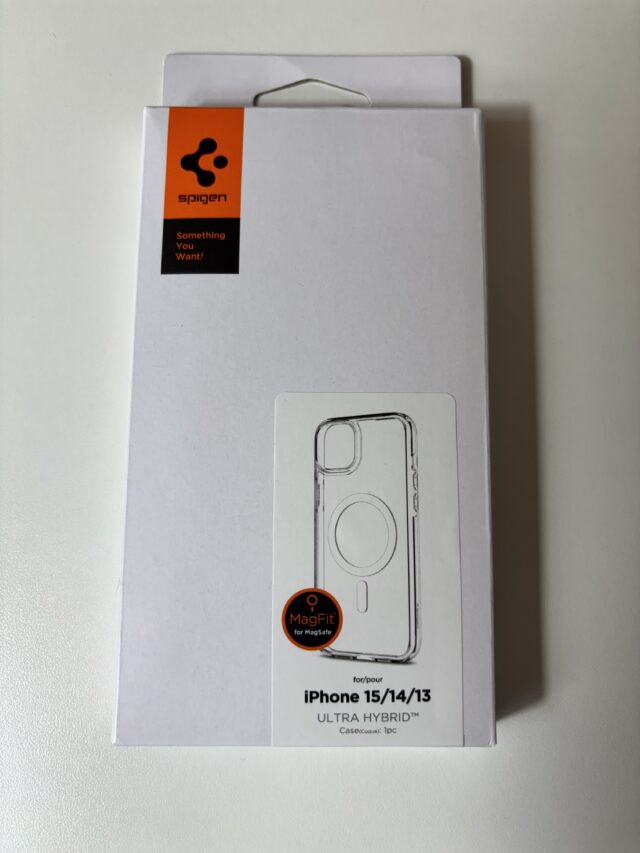 SpigenのiPhoneクリアケースの外箱正面