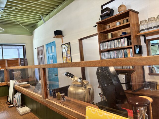 「門前喫茶 Norah」のカウンター席