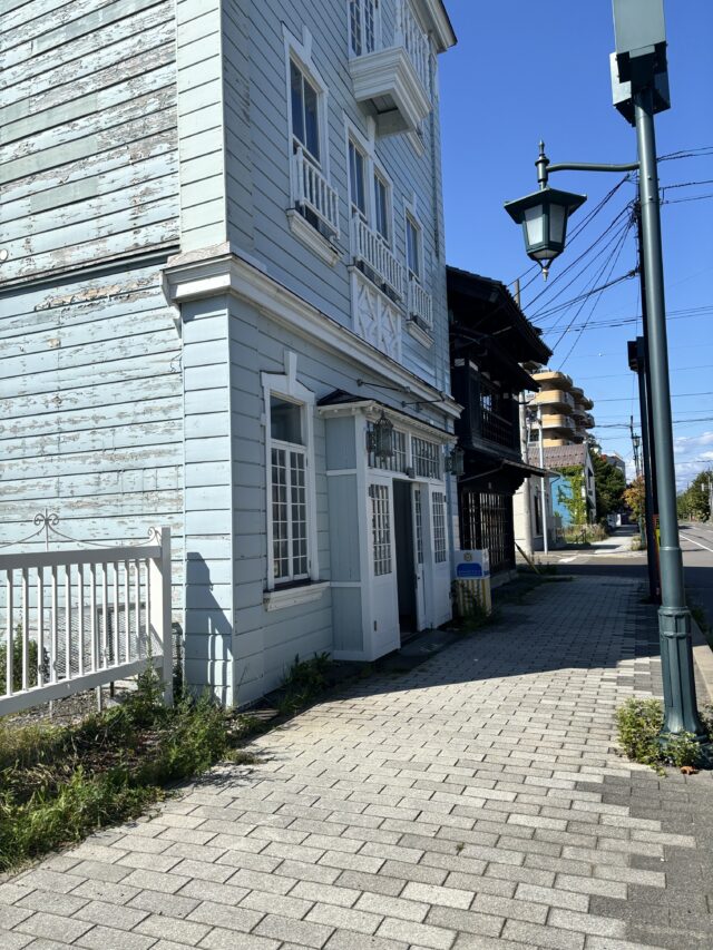 ロマンティカロマンティコの左斜めから見る外観