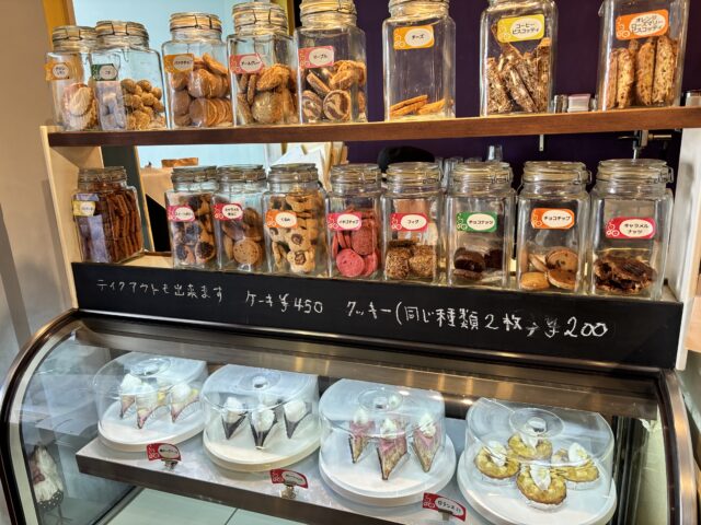 ロマンティカロマンティコのクッキーとケーキのショーケース