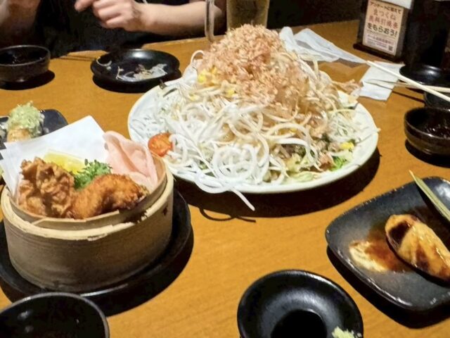 居酒屋 「炎」の大根サラダとザンギとつくね