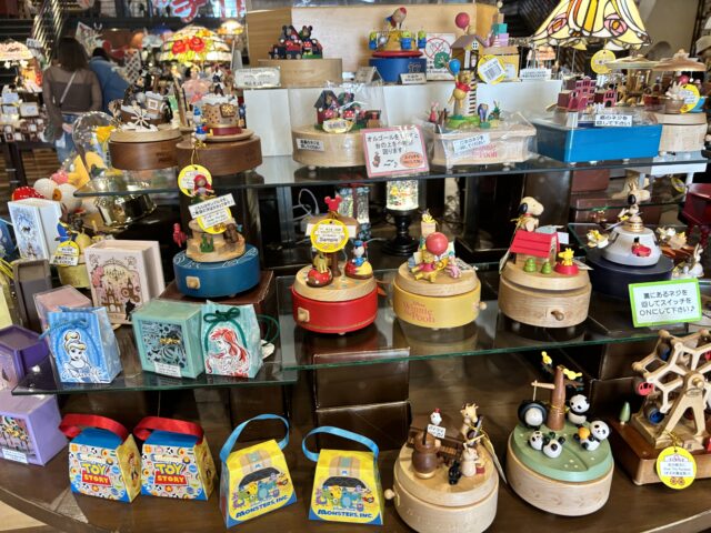 函館・金森赤レンガ倉庫のオルゴール館にあるミニサイズのオルゴールたち