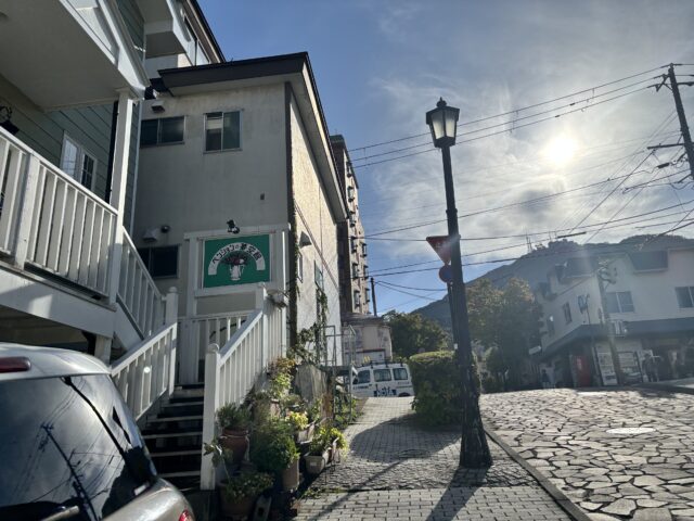 午後に函館山に向かう坂道