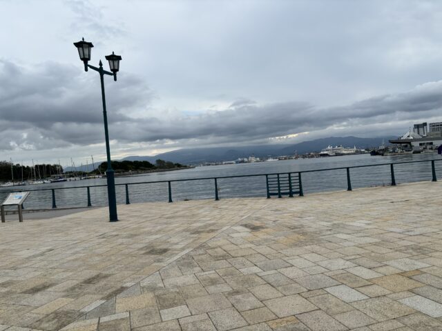 函館のベイエリアから見える海