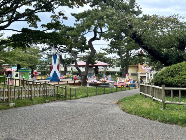 函館公園のこどものくにの遊具2