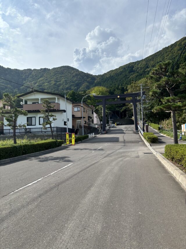 函館八幡宮の外の鳥居