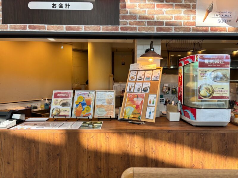 五稜郭タワーのJUICE STAND「FRUMiL（フルミル）」の注文カウンター