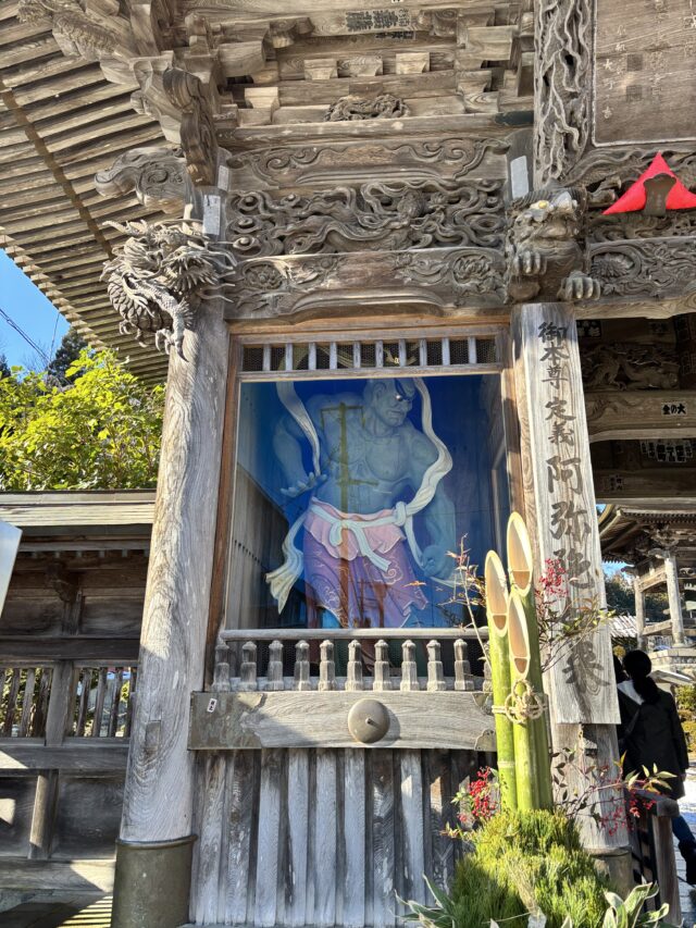 定義山西方寺の山門にある金剛力士像左